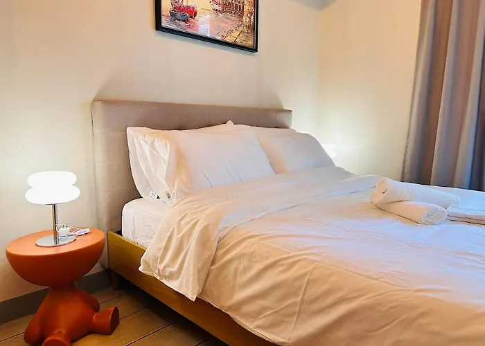 Chic Classy 1br Bgc Uptown Parksuites T2 W Balcony Apartamento Manila