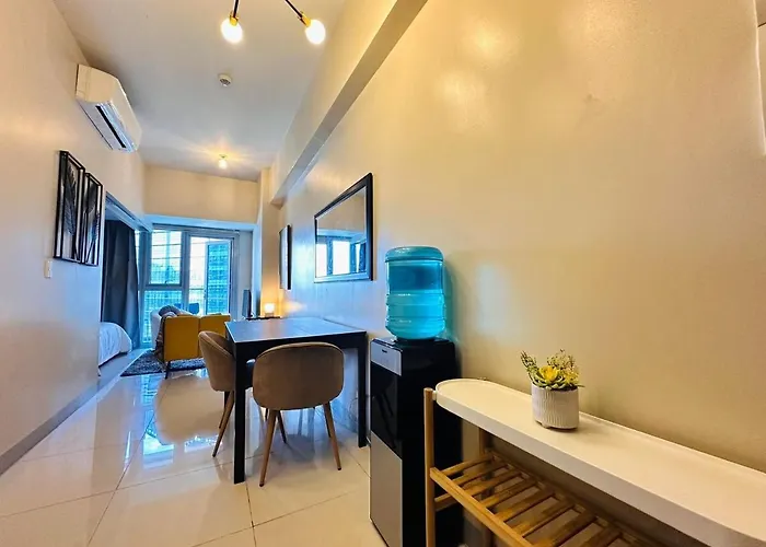Chic Classy 1br Bgc Uptown Parksuites T2 W Balcony Manila