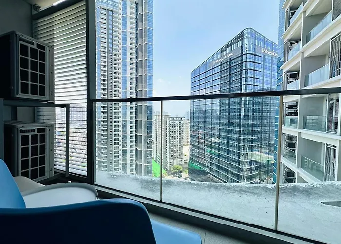 Chic Classy 1br Bgc Uptown Parksuites T2 W Balcony Manila